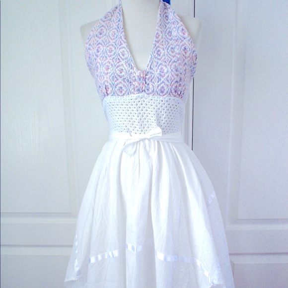 Vintage WHITE Crochet Halter Sun Dress Hanky Hem - Picture 1 of 16